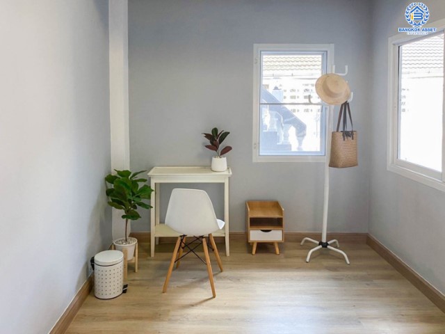 *****ทาวน์เฮ้าส์มือสองย่านนนทบุรี ม.ติวานนท์41 ติวานนท์ บนเนื้อที่ 16.5 ตร.ว. ฟังก์ชัน 3 ห้องนอน 3 ห้องน้ำ 1 ที่จอดรถ ตกแต่งพร้อมอยู่ ห่างจะถนนใหญ่แค่ 400 ม.!! ทำเลดี ใกล้รถไฟฟ้าในอนาคตสายสีชมพู "สถานีสามัคคี" และทางด่วน "'งามวงศ์วาน" จองเลย!